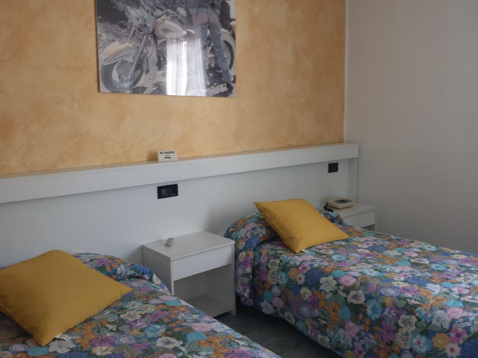 Hotel Stazione Paratico Exterior photo